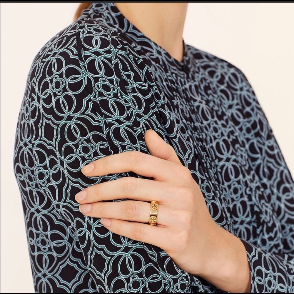 STUNNING NEW Tory Burch ring